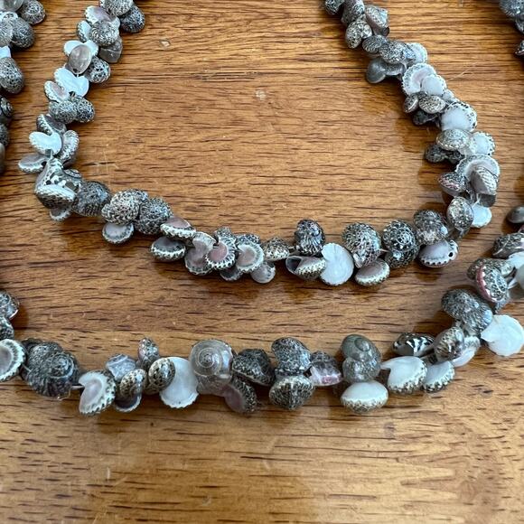 Tiny Shell 36" Necklace Coconut Girl Pre-Loved - Picture 3 of 4